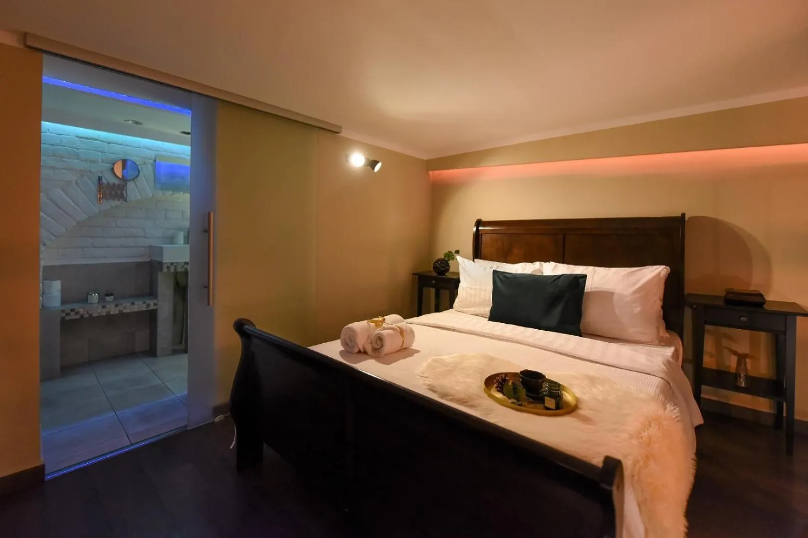 Regina Elisabeta Duplex-Style Studios: Cozy Haven In The City Center Βουκουρέστι