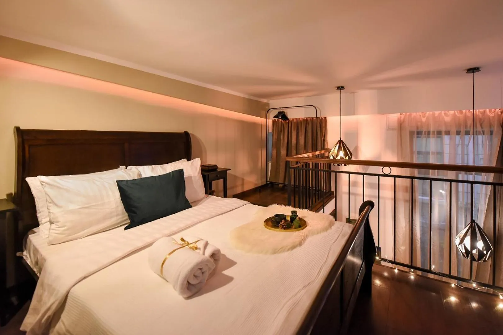 Regina Elisabeta Duplex-Style Studios: Cozy Haven In The City Center Βουκουρέστι Διαμέρισμα
