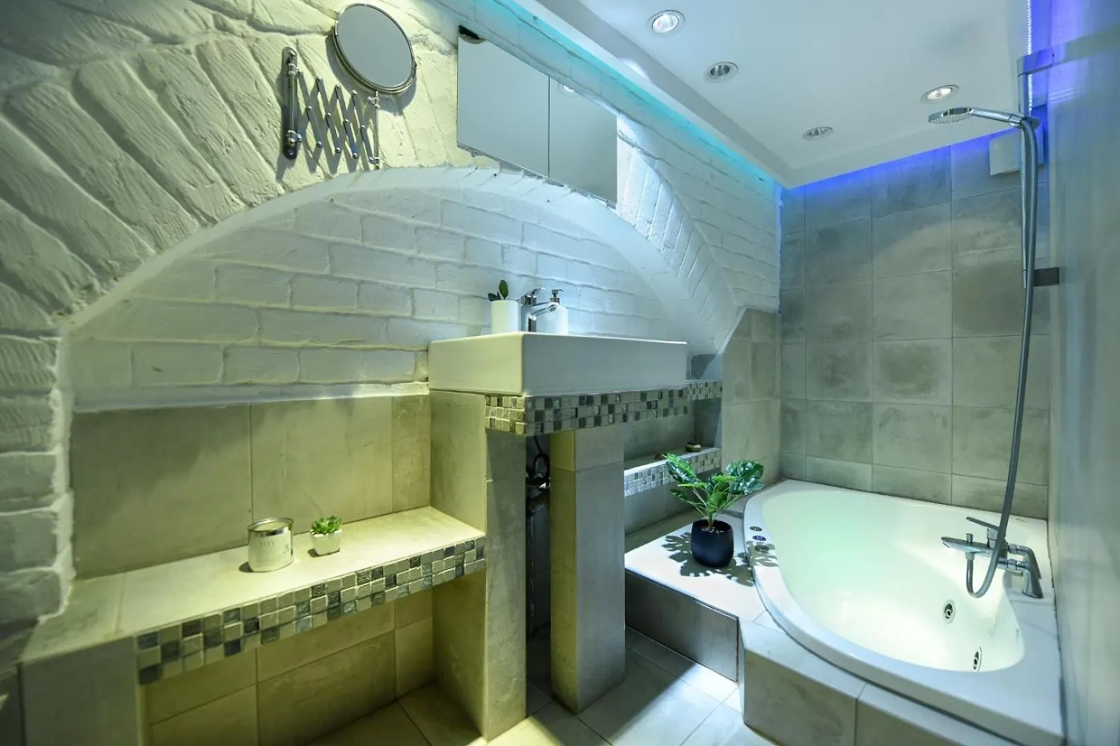 Regina Elisabeta Duplex-Style Studios: Cozy Haven In The City Center Bucharest