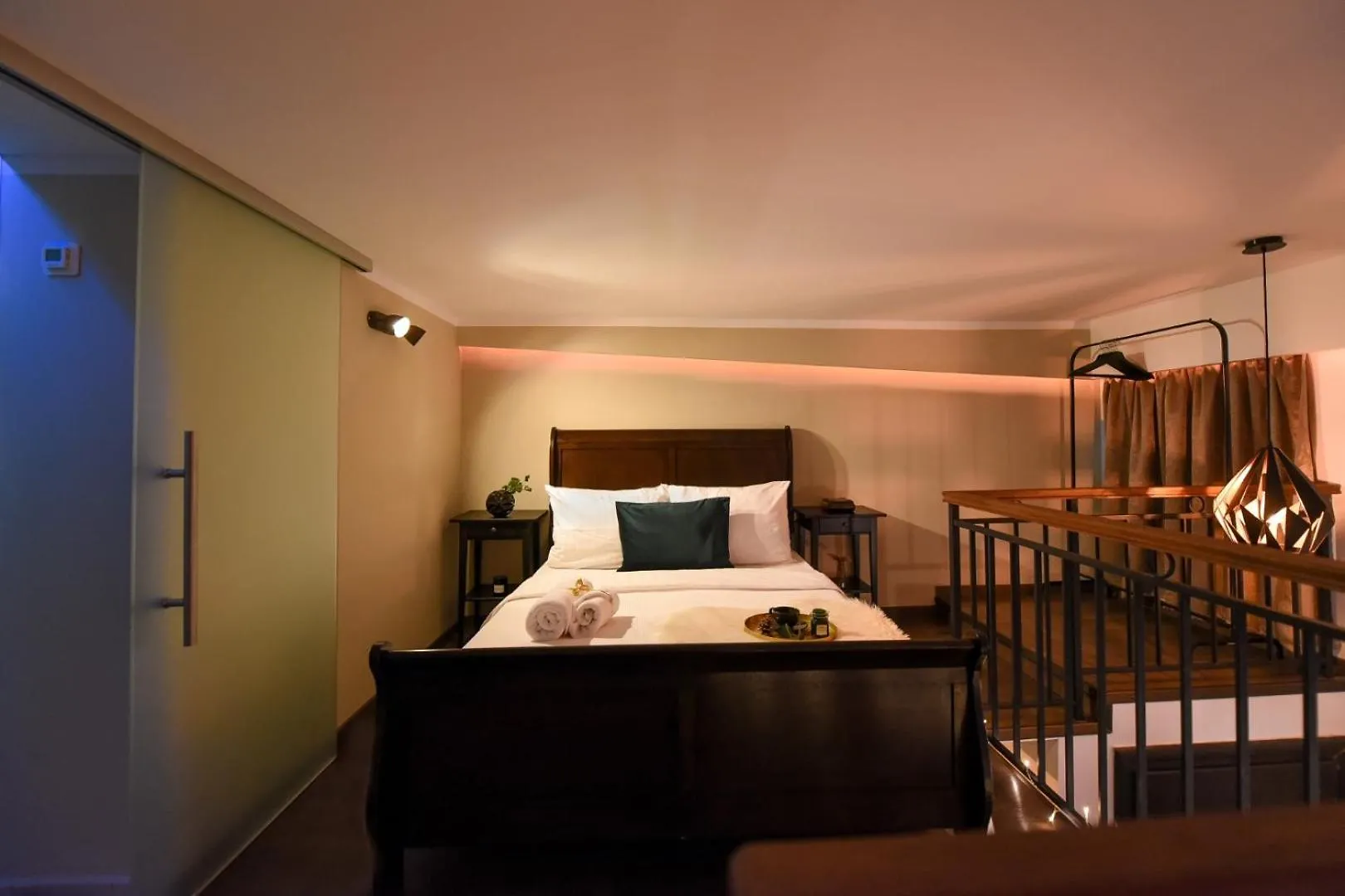 Regina Elisabeta Duplex-Style Studios: Cozy Haven In The City Center Bucharest 0*,  Romania