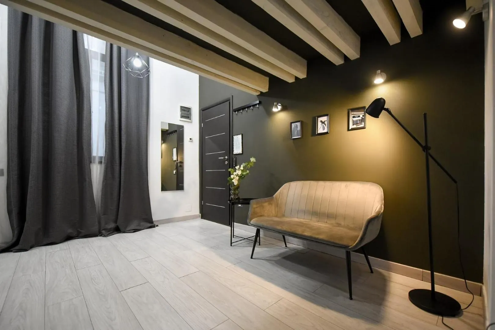 Regina Elisabeta Duplex-Style Studios: Cozy Haven In The City Center Bucharest 0*,  Romania