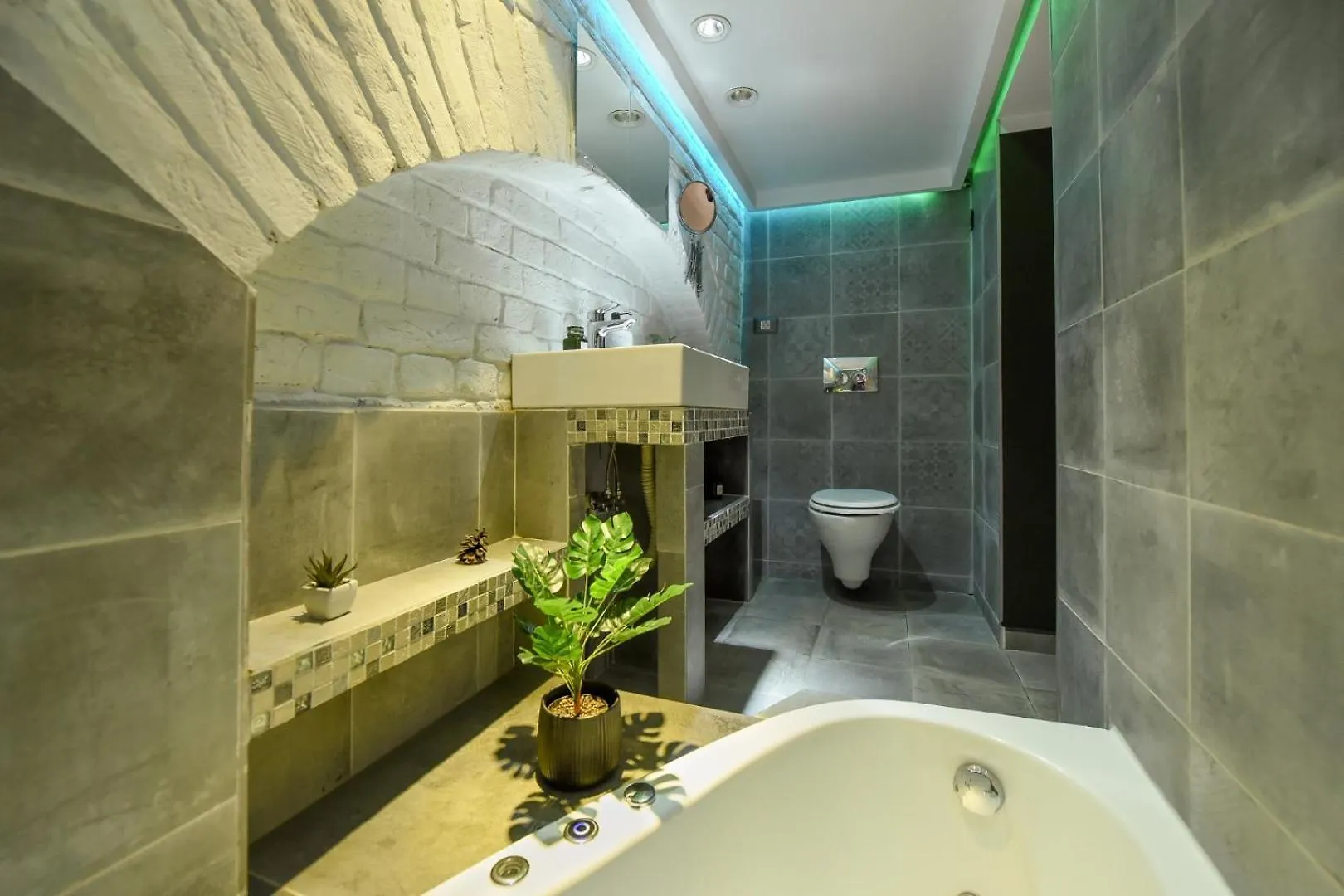 Apartment Regina Elisabeta Duplex-Style Studios: Cozy Haven In The City Center Bucharest